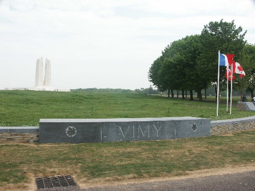 Photo of Vimy Memorial courtesy of Steve Olive